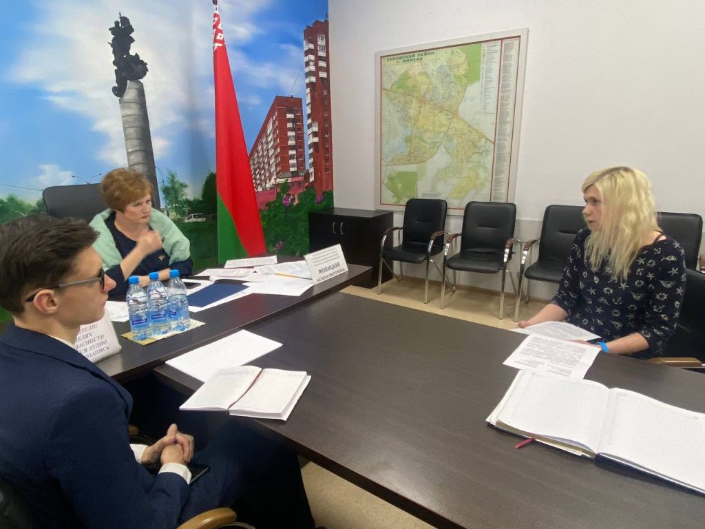 Зарплату не платили, ликвидировались и исчезли — сотрудница фирмы обратилась к депутату