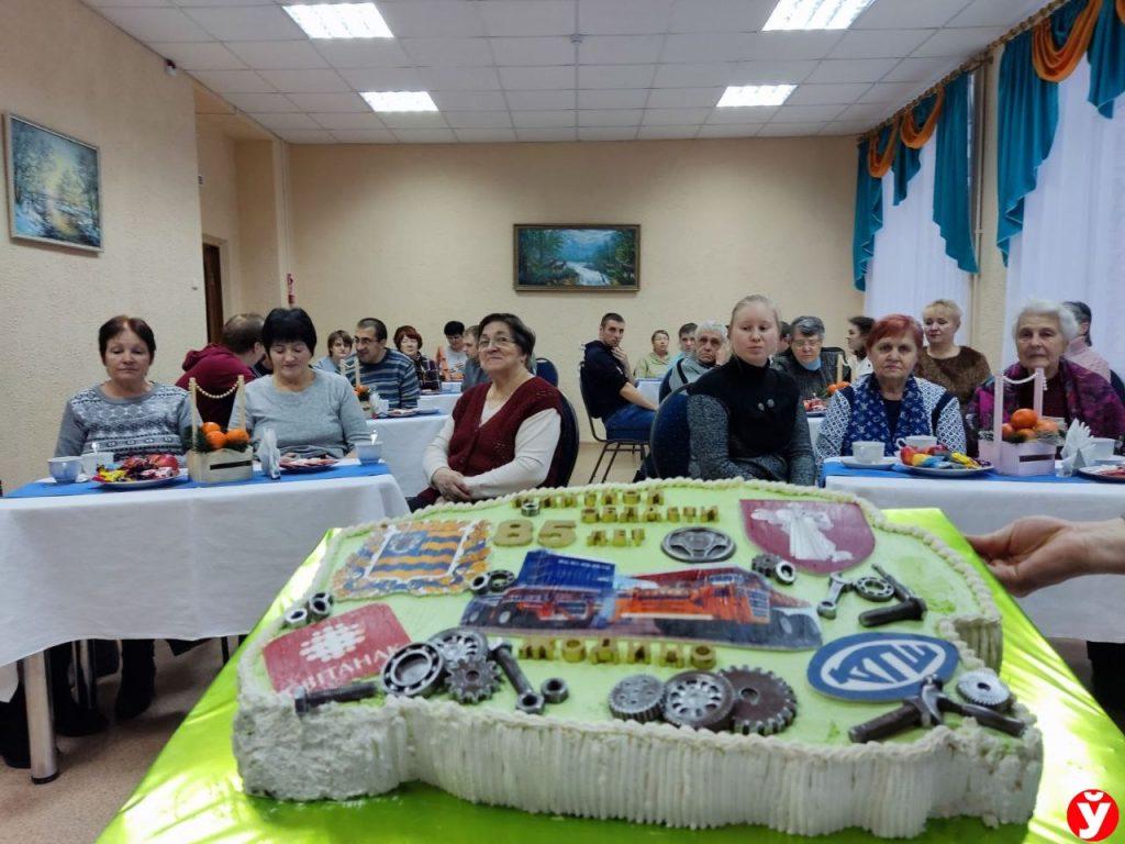 Торт с вкусным БЕЛАЗом испекли к юбилею Минской области