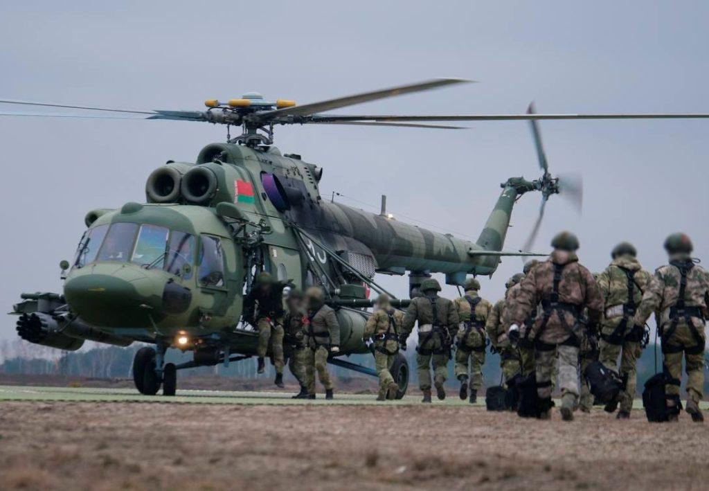 РФ и Беларусь на учениях отрабатывают переброску авиации на оперативные аэродромы — Минобороны