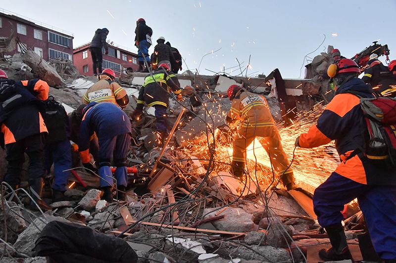 Спасатели работают в Турции