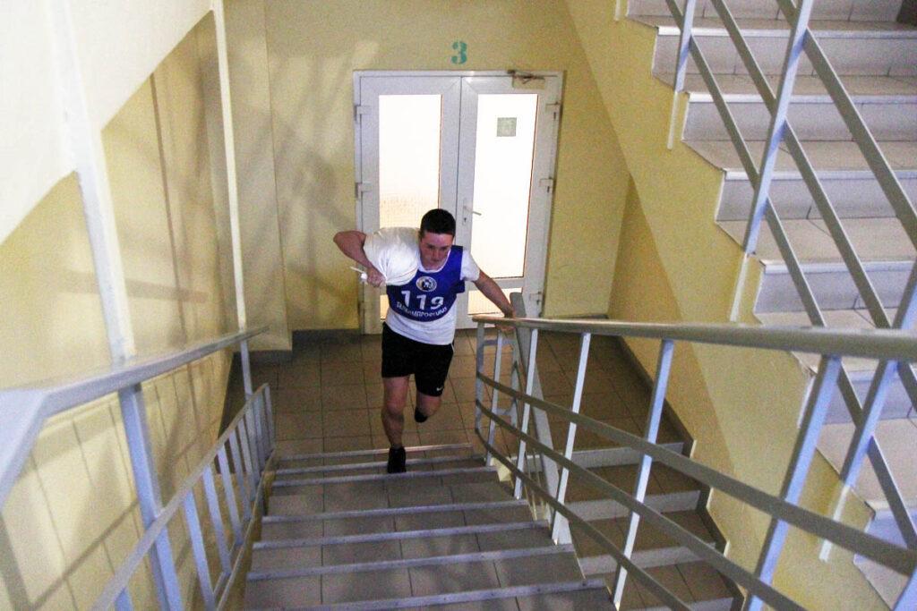 Кто быстрее добежит с пудом соли на 17-й этаж? Необычные соревнования пройдут в Солигорске