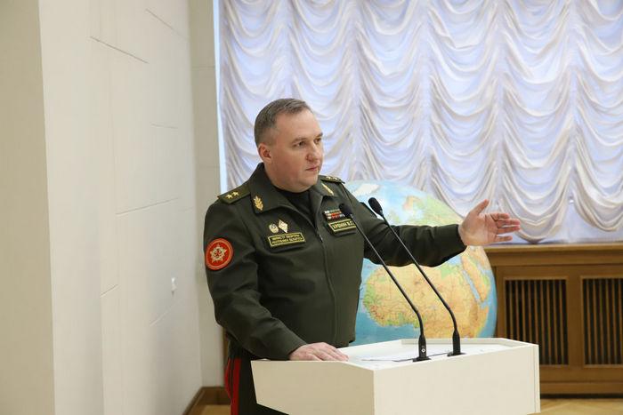 «Заточить перо так, чтобы не пошло в ход оружие» — министр обороны Виктор Хренин