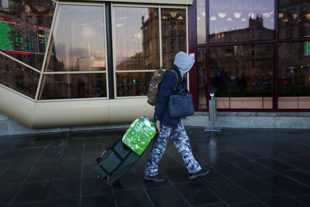 Мужчина присвоил 2 тысячи рублей, которые ошибочно выдала в обменнике кассир