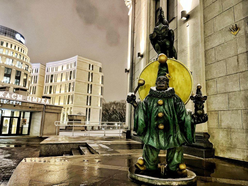 ФОТО ДНЯ: веселый-грустный клоун