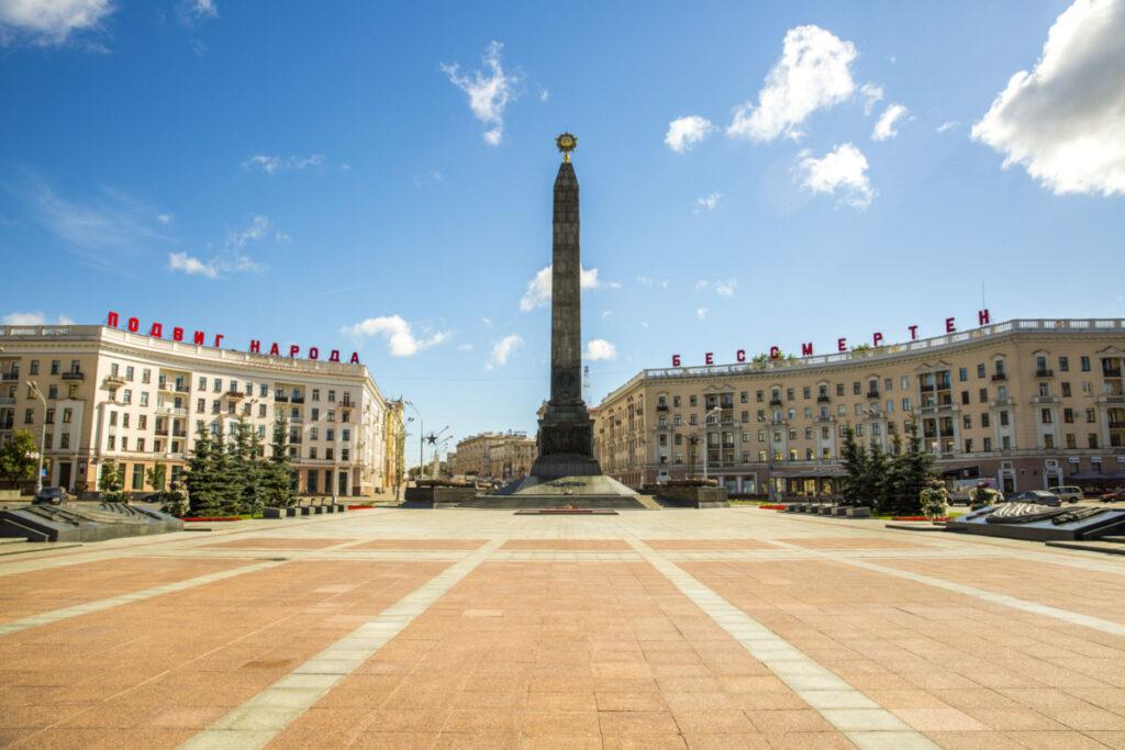 Батл: не много ли у нас памятников в стране?