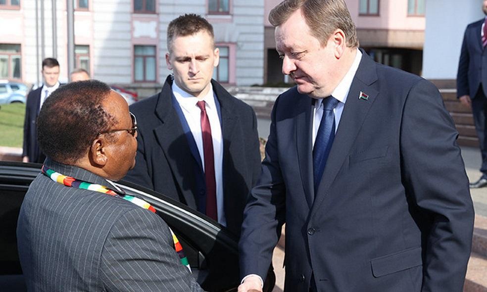 Главы МИД Беларуси и Зимбабве обсуждают двустороннее сотрудничество