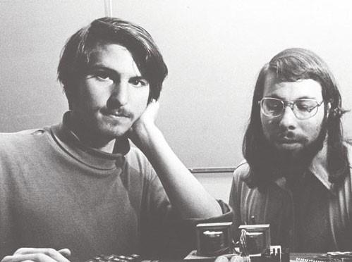 Стив Джобс (слева) и Стив Возняк
