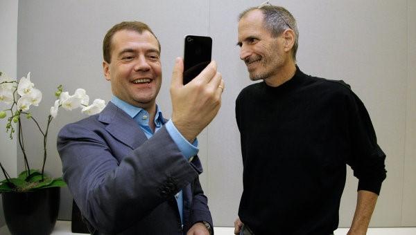 Стив Джобс и Дмитрий Медведев