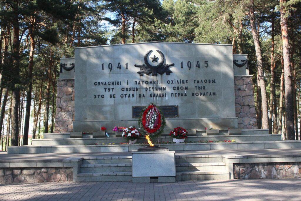Мемориал-кладбище жертвам концлагеря "Шталаг-352"