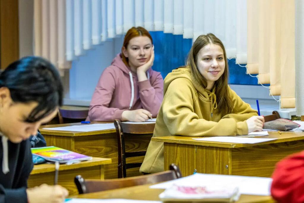 Старшеклассники станут больше изучать белорусскую и русскую литературы