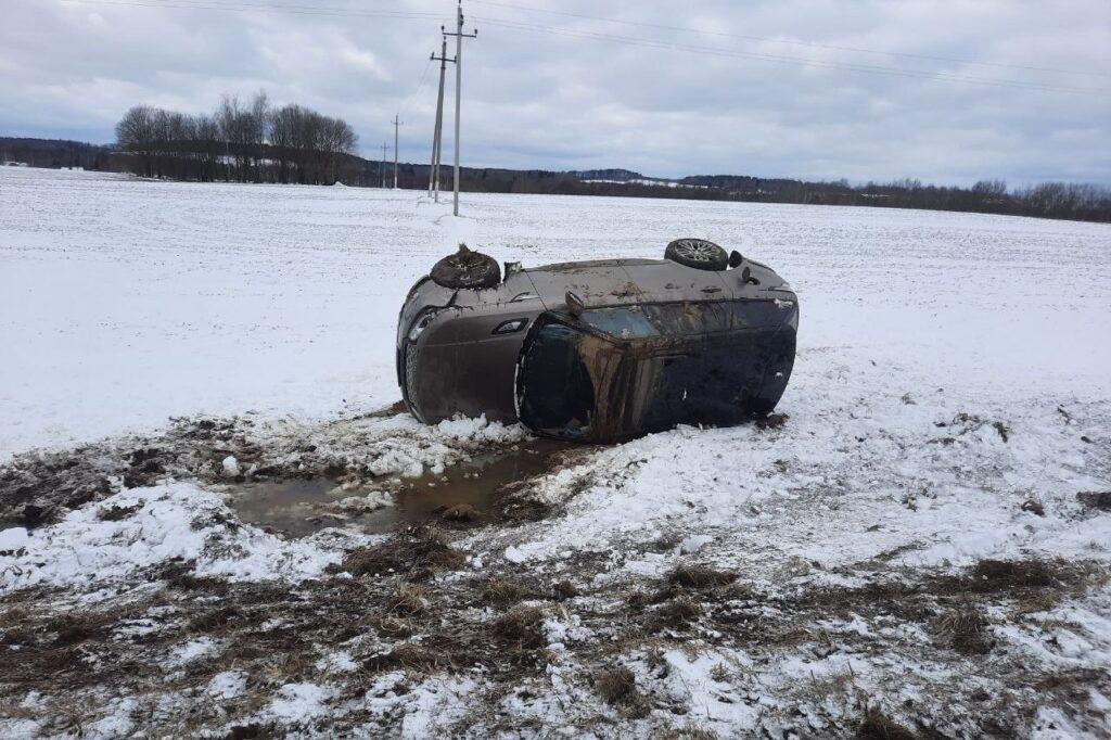 В Минском районе водитель «Рендж Ровер» съехал в кювет и опрокинулся