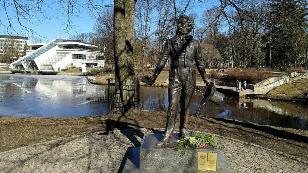 Рижская русофобия: в столице Латвии хотят снести памятник Пушкину