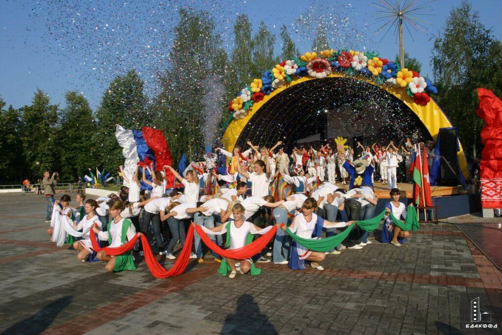 Открытие X Международного фестиваля «Молодежь Беларуси и России в XXI веке вместе» в Жодино, сентябрь 2008 г.