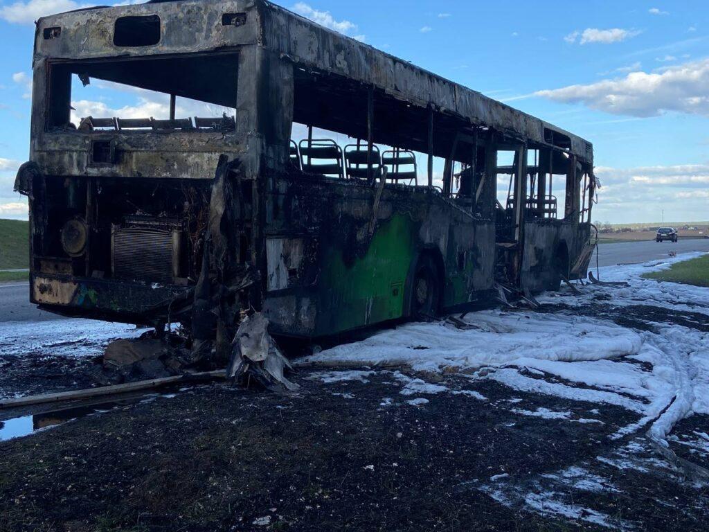 На трассе «Минск — Могилев» сгорел автобус. Видео - Минская правда