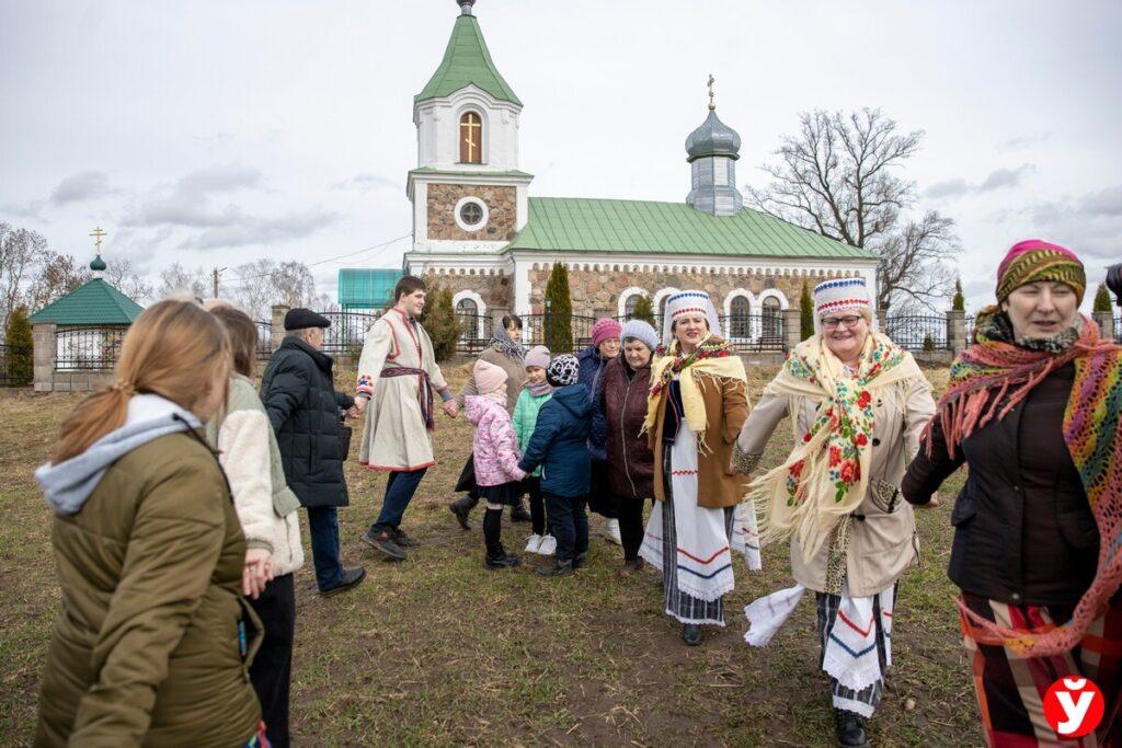Як маркаўчане «Луку» вадзілі. У Маладзечанскім раёне адрадзілі старажытны абрад, які абяцае жаніцьбу