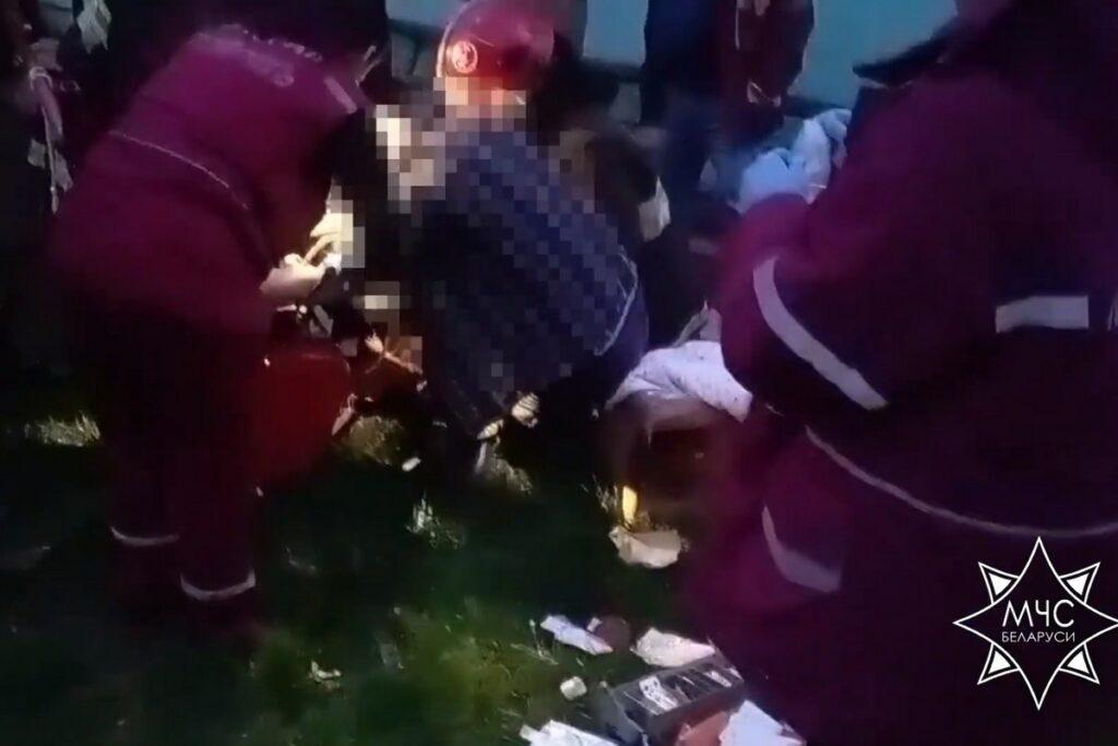 Деталь культиватора поранила ногу мужчины в Солигорском районе. Освобождали спасатели