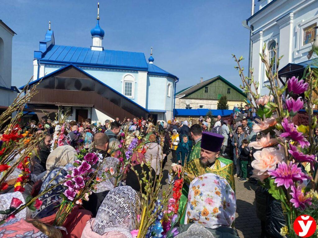 Фотофакт: православные верующие Столбцовщины празднуют Вербное воскресенье