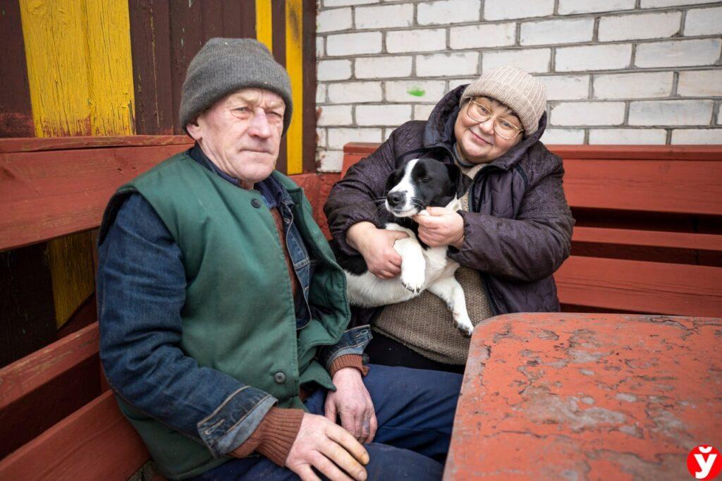 На участке семьи Чуйко живут сразу три собаки, а из подвала их дома на весь двор растекается сладкий запах сушеных яблок