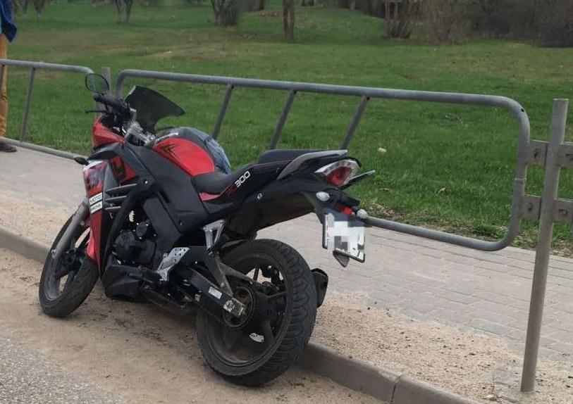 Мотоциклист пострадал в Дзержинском районе. Подробности ДТП