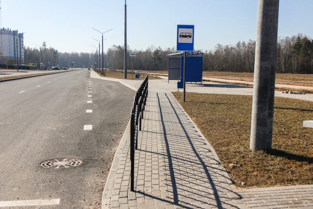 На улице Елены Стемпковской установлены остановочные павильоны