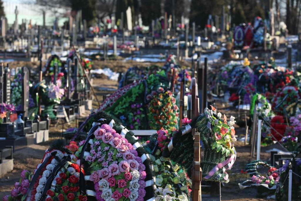 Вопрос решить обещали в марте — в Березинском районе не закончено благоустройство кладбища