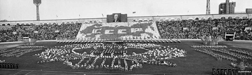Празднование 30-летия Победы в Минске на стадионе «Динамо», 9 мая 1975 г.