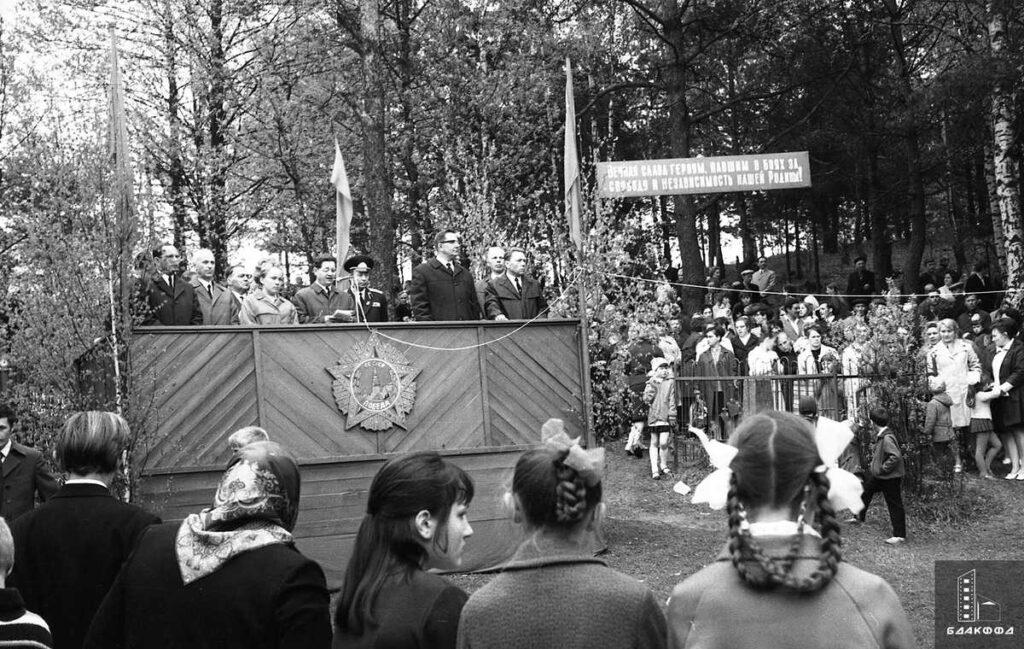 Встреча ветеранов партизанской бригады «Народные мстители» в дни празднования 35-летия Победы над фашистской Германией в Логойске, 9 мая 1980 г.