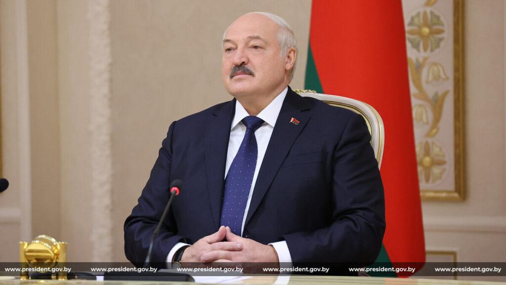 Лукашенко с рабочим визитом прилетел в Москву