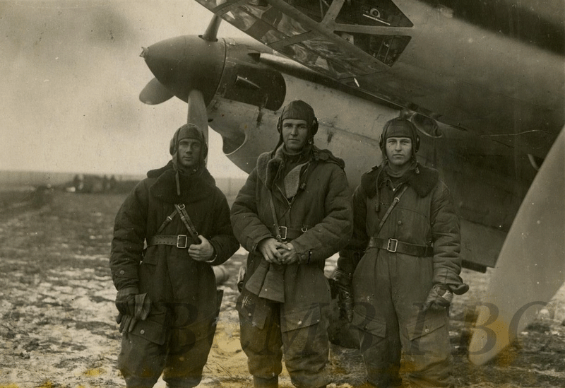Провели войну в горячем небе. Экипаж летчиков-героев 130-го бомбардировочного полка