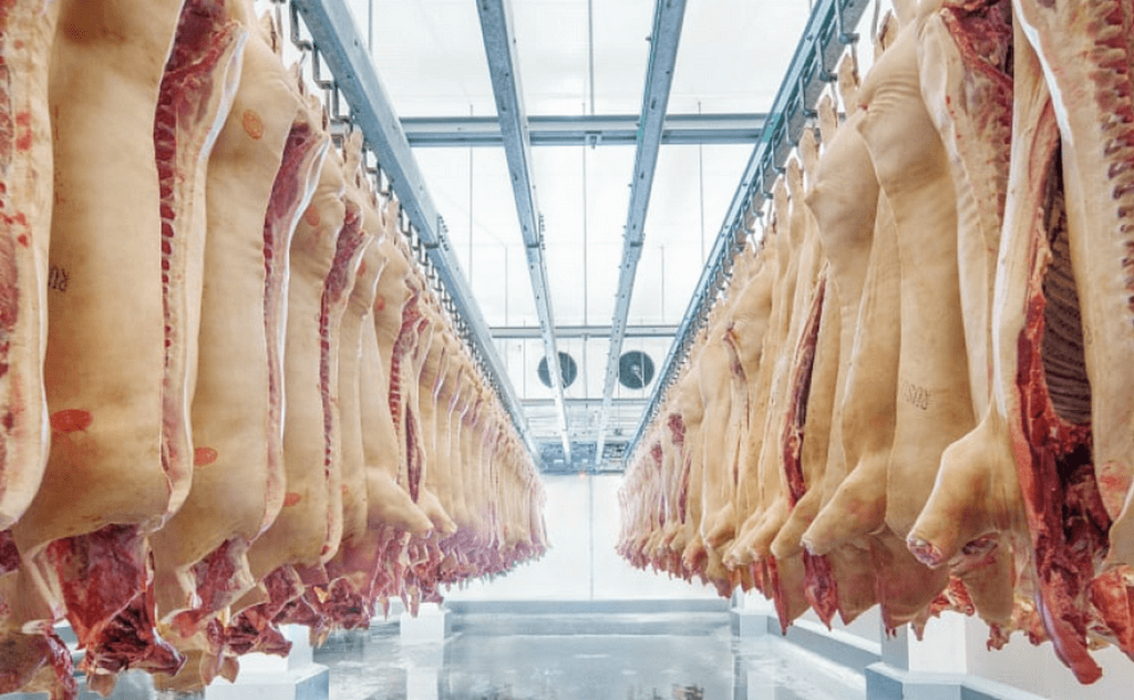 Предприятие Минского района перерабатывало и экспортировало мясо, нарушая законодательство