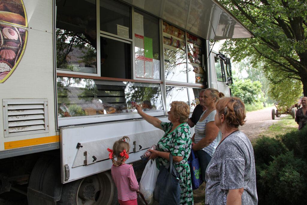 Автолавки почти пустые. Жители Дзержинского района пожаловались на отсутствие продуктов