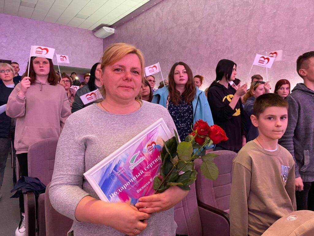 Люди в зале