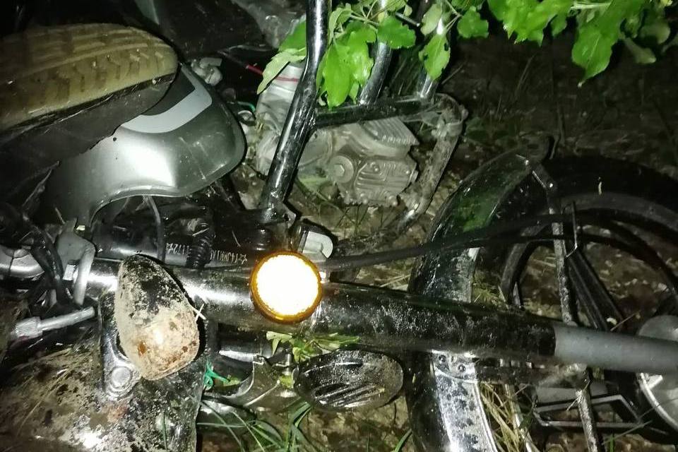 Мопед жителя Березино съехал в кювет, водитель погиб