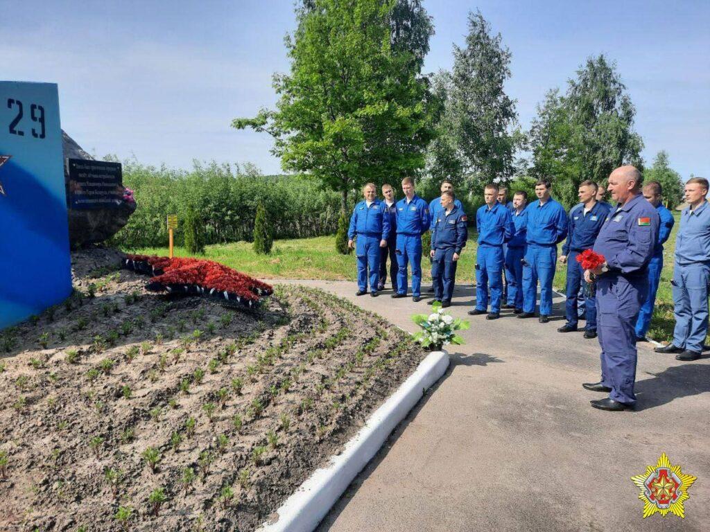 В Беларуси вспоминают подвиг военного летчика Владимира Карвата