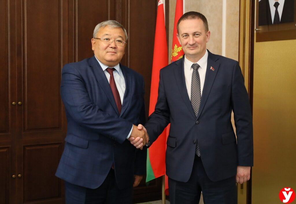 Александр Турчин и Аскар Бейсенбаев обсудили сферы сотрудничества Минской области и Казахстана