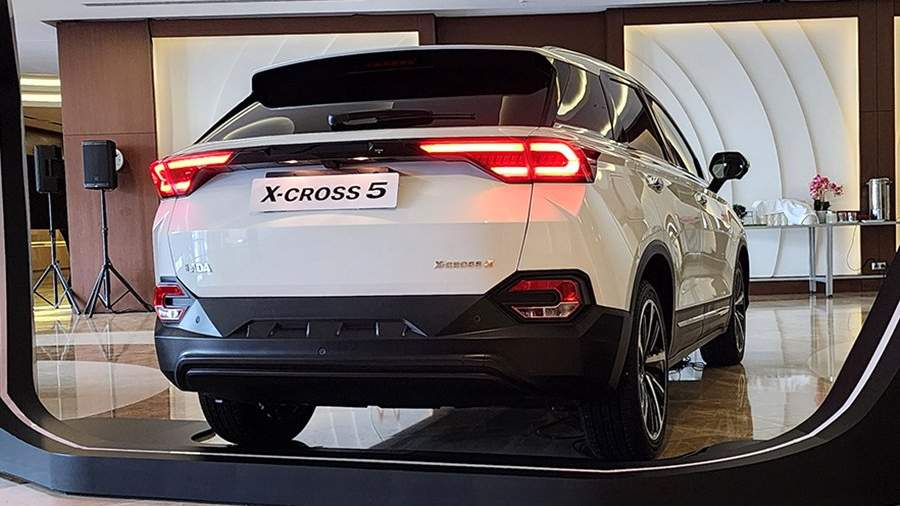 Кроссовер Lada X-Cross 5 презентовали в Питере