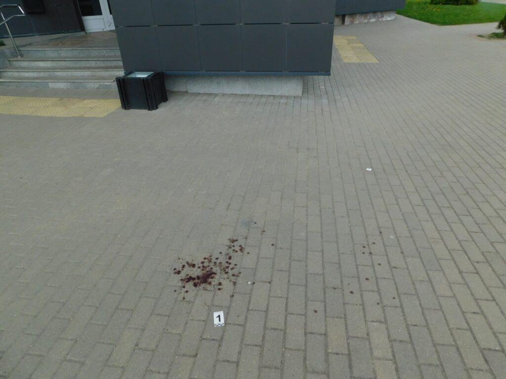кровь на асфальте