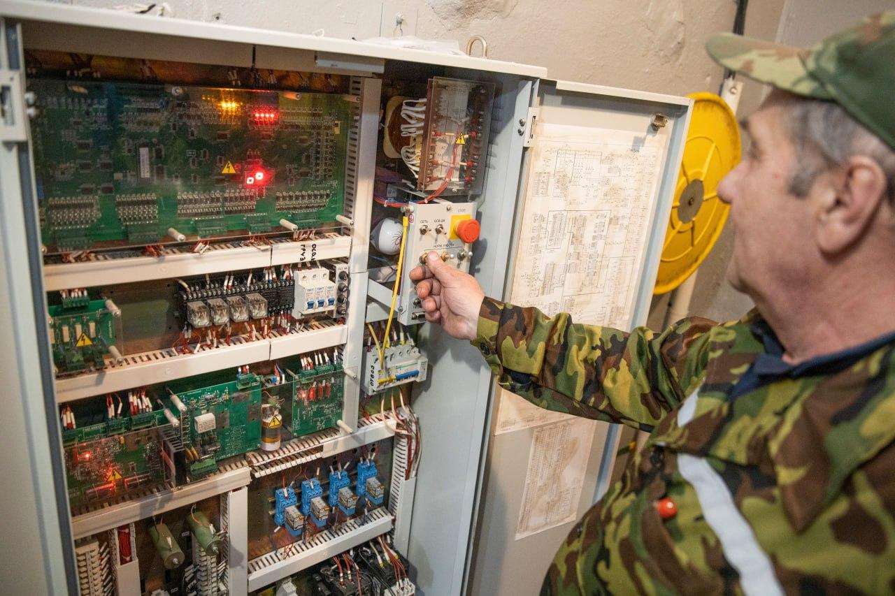 Электромеханик по лифтам рассказал о профессии, застревающих пассажирах ...