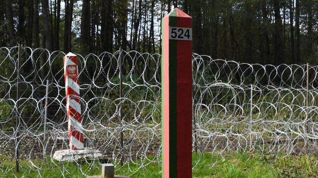 Польские службы применили слезоточивый газ против беженцев на границе с Беларусью