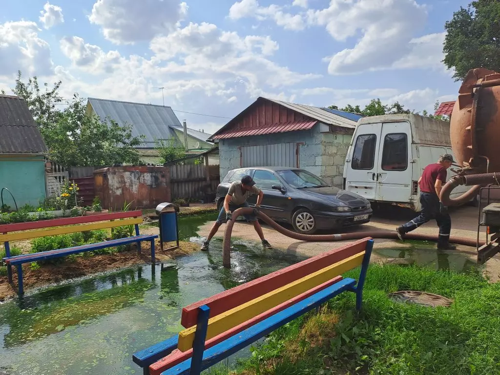 двор