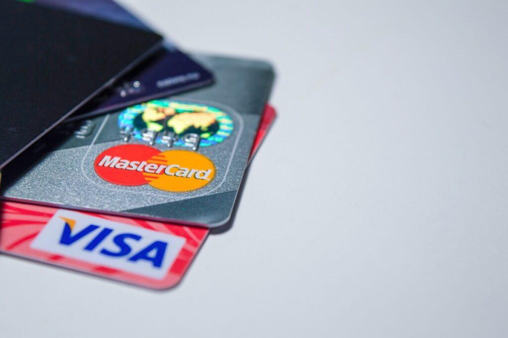Банковские карточки Visa и Mastercard не будут работать 15 июля