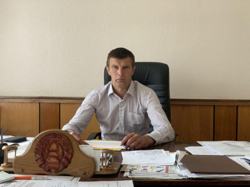 директор