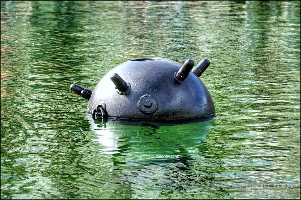 В Черном море дрейфует украинская морская мина