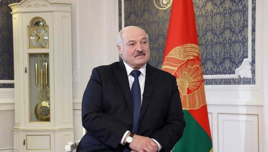 Лукашенко назвал заявления о принятии Украины в НАТО по частям дымовой завесой для расчленения страны