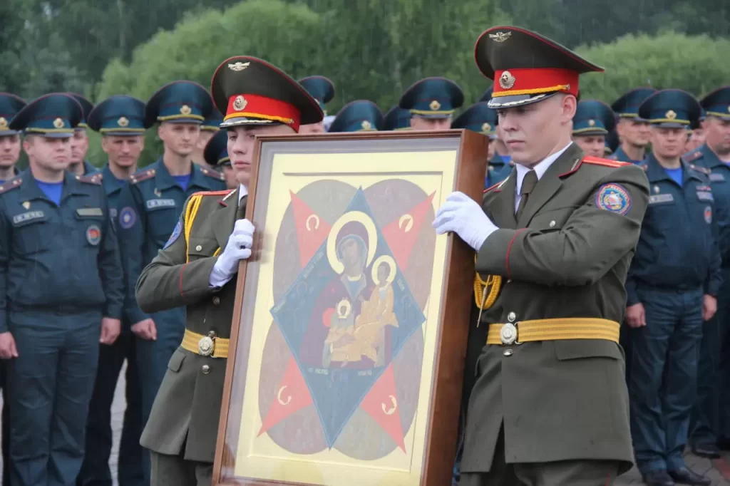 Икону Божией Матери «Неопалимая Купина» освятили в Тарасово и передали МЧС