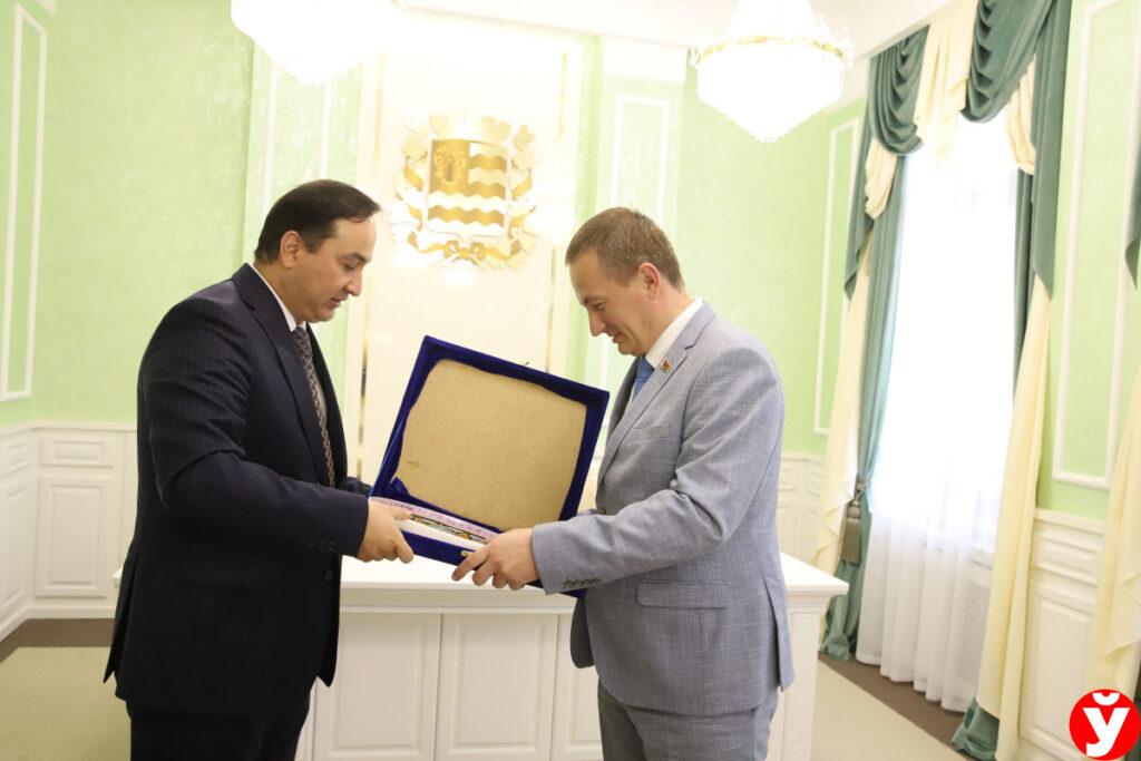 Турчин и посол Таджикистана