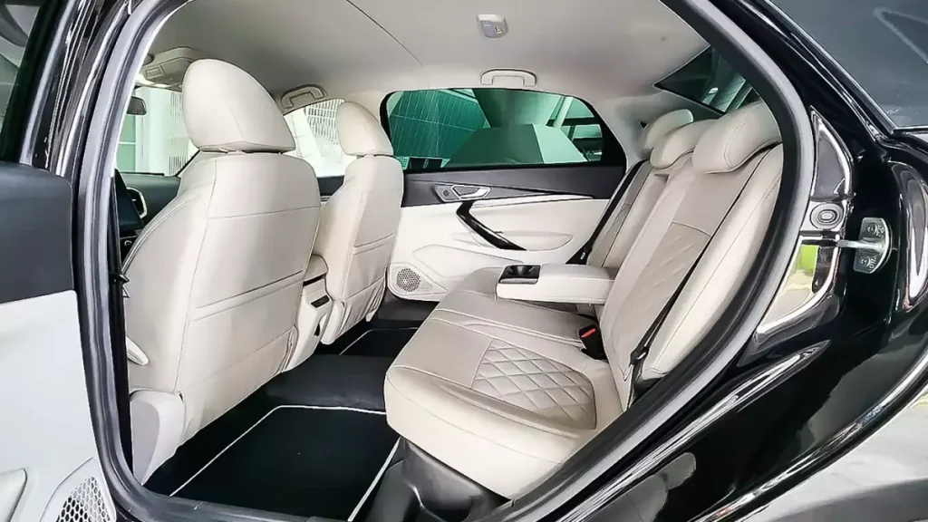Lada Aura