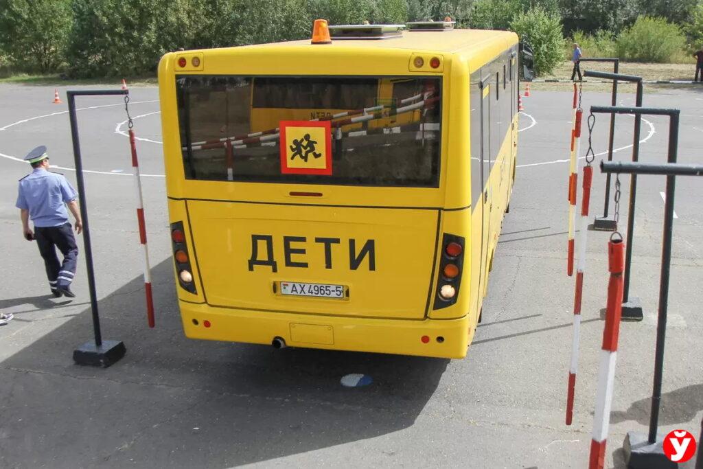 Водителя школьного автобуса выберут в Смолевичах. Лучшего в Минской области