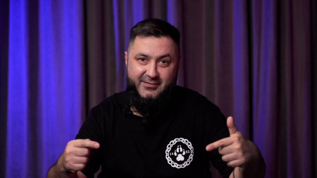 Военкор Аким Апачев о современной войне и сотрудничестве с Чичериной