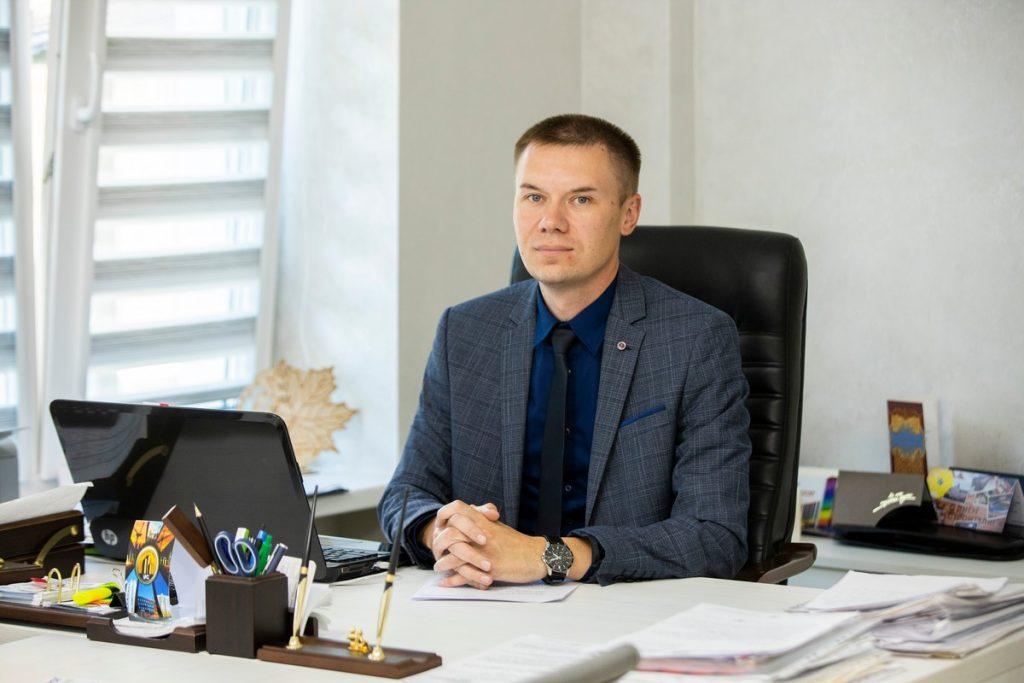 директор
